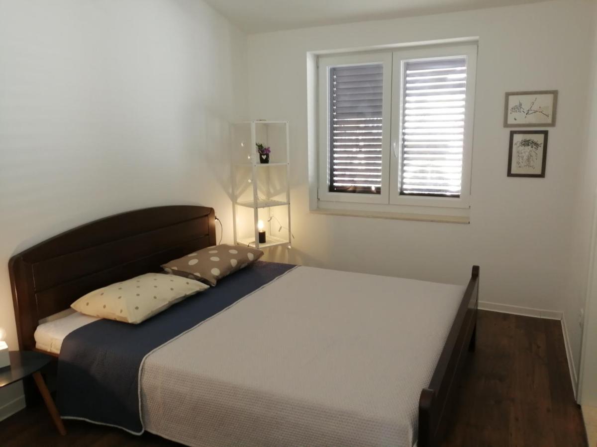 Apartments By The Sea Lokva Rogoznica, Omis - 4821 المظهر الخارجي الصورة